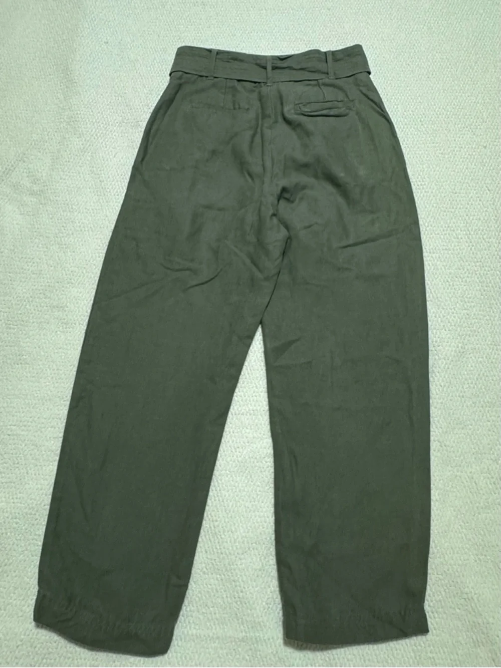 Aritzia Wilfred Allant Linen-Blend Pants in an olive green shade size 4
